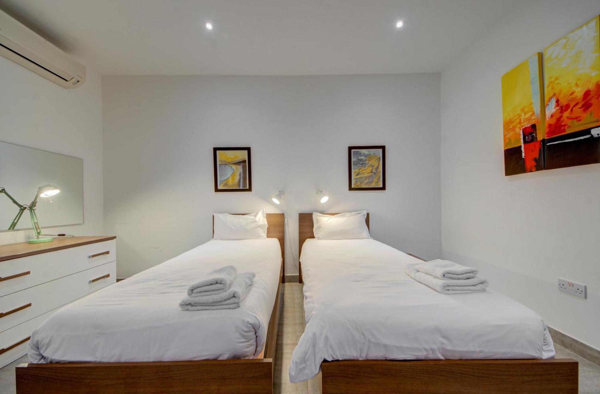 Top Floor Apt With Common Pool Close To All Amenities St. Paul's Bay Exterior foto